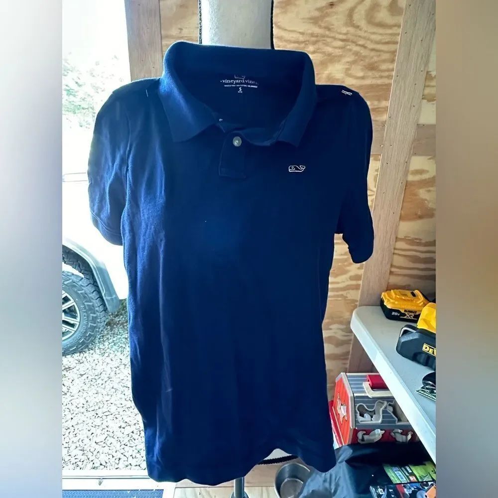 Vineyard vines collered shirt